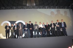 Los premiados con sus galardones anoche en Macael.