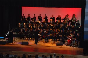La banda de música de la Agrupación Cultural Níjar homenajea hoy a Mecano.