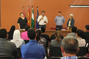 Manuel Cortés, alcalde de Adra, en una charla sobre programas de empleo.