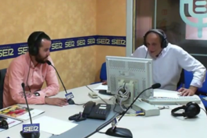 A la derecha, Jacinto Castillo, presentador de Ser Agricultor; a la izquierda, Manuel Ruiz, delegado de Clause