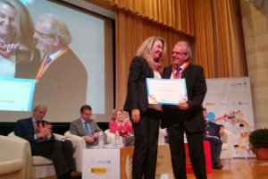 En la imagen, Antonio Bonilla recogiendo el premio concedido por Unicef España.