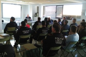 Curso en el que participan los agentes de la Policía Local de El Ejido.
