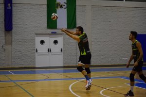 Mario siempre atento a la jugada.