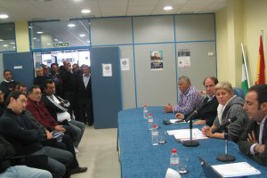 Reunión de Margarita Pérez con los pescadores de Carboneras