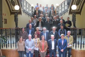 Delegados y alcaldes, tras recoger las últimas resoluciones de los planes de la Junta.