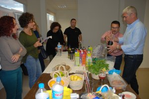 Momento del taller de cócteles