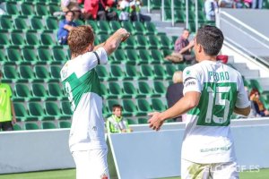 Álex celebrando uno de sus goles al Valladolid.