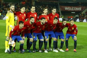 El once de España en Granada.