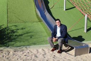 Visita al Parque de las Familias con el concejal de Servicios Municipales, Juan José Alonso, que comprobó la situación actual que tiene este área de 