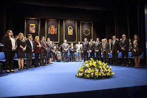 Diputados y premiados en el Centro de Artes Escénicas de Níjar.