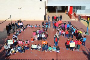 Docentes y alumnos del CEIP Zubeldia.