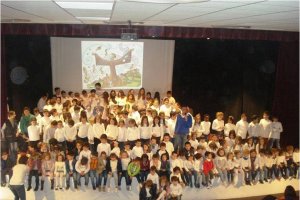 Alumnado del C.E.I.P. Miguel Zubeldia en las actuaciones del Día de la PAZ y la No Violencia.