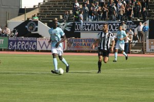 Admonio en el partido ante el Linense.