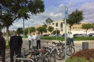Aparcabicis colocado en la Vega de Acá