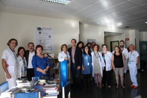 La directora gerente del centro, Pilar Espejo, acompañada por los delegados territoriales de Igualdad y Cultura, José María Martín y Alfredo Valdivia