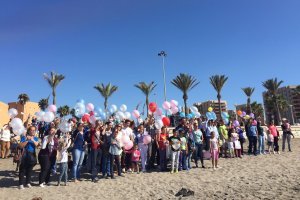 Familias que celebran el Día del Recuerdo de la mano del grupo de apoyo al duelo perinatal en Almería.