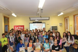 Los jóvenes periodistas con Manuel León