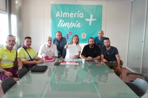 Representantes del comité de empresa durante la rueda de prensa