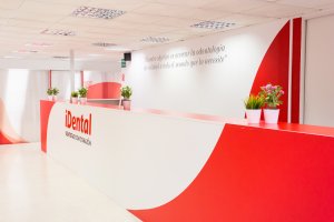 Imagen de la recepción de uno de los centros de iDental.