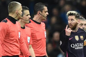 Messi no acabó bien en Manchester.