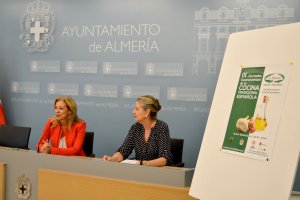 Presentación de las jornadas con Lola de Haro y Francisca Pérez, ayer.