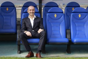 Popovic en el banquillo de La Romareda.