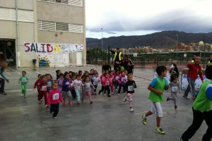Instantes después de empezar la carrera, realizando un gran esfuerzo y dándolo todo por un mundo en paz.