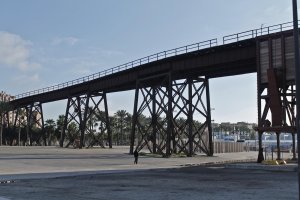 Imagen del Cable Inglés, el antiguo embarcadero de mineral de playa de Almadrabillas