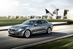 El BMW Serie 5 Berlina incorpora de forma exclusiva el dinamismo en su forma más seductora.