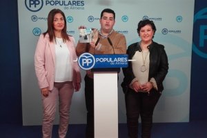 Rueda de prensa en la que el portavoz del PP, Juan Pedro Pérez, explicó la denuncia.