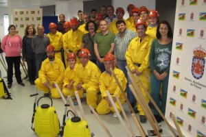 Voluntarios con el nuevo material