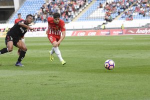 Pozo en una jugada del Almería-Nástic.