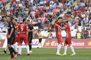 El Almería vuelve a vivir.