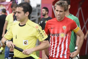 Corona se marchó por lesión en la primera mitad.