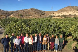 Los parlamentarios socialistas durante su visita al Andarax