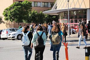 Estudiantes en el campus de la UAL.