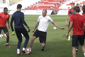 Soriano con el guardameta Batalla.