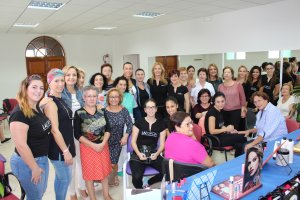 Foto de familia de las participantes del taller