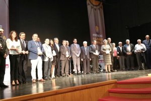 Galardonados y organización de los II Premios Filabres-Alhamilla en el Teatro Municipal de Tabernas.