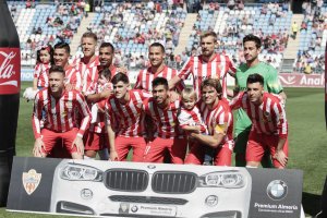 El Almería vivió un año en el pozo.