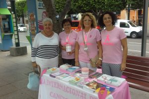 Imagen de una de las mesas informativas ubicadas en Almería