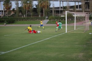 Nano en el partido ante el Huétor Tájar marcando.