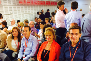 Almerienses en Madrid el día en que dimitió Sánchez.