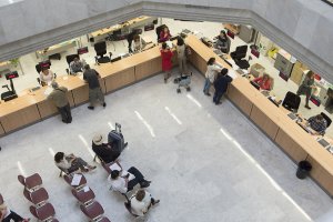 Imagen de funcionarios en la web de la Junta.