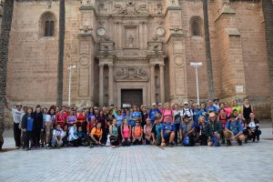 Foto de familia en la Plaza de la Catedral.