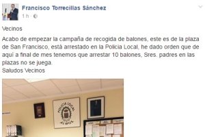 Mensaje de Torrecillas a los vecinos e imagen del balón confiscado.