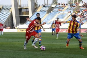 Puertas en una jugada del Almería-Levante.