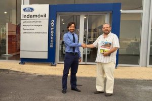 El acuerdo sellado con un apretón de manos.