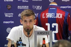 Esteban Saveljich en rueda de prensa.