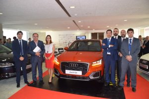 El Equipo de Grupo Vera Import junto al nuevo modelo SUV de Audi.